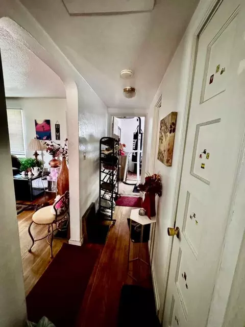 Entry Way - 557 E 1st Ave, Chico, CA 95926 photo 3 of 3