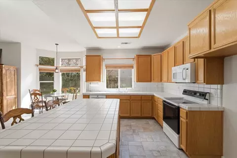 Kitchen - 1903 Alex Way, Turlock, CA 95382 photo 2 of 5