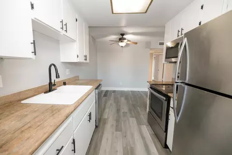 Kitchen - 1313 Floyd Ave #122, Modesto, CA 95355 photo 4 of 4