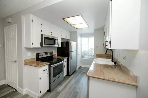Kitchen - 1313 Floyd Ave #122, Modesto, CA 95355 photo 1 of 4