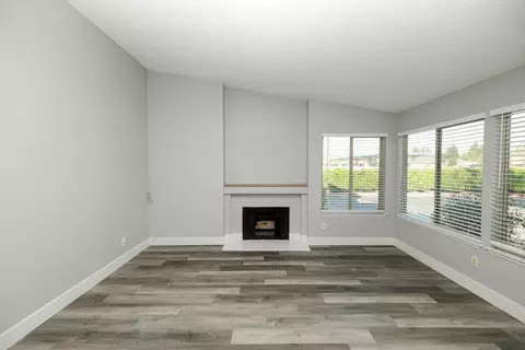 Living - 1313 Floyd Ave #122, Modesto, CA 95355 photo 2 of 8
