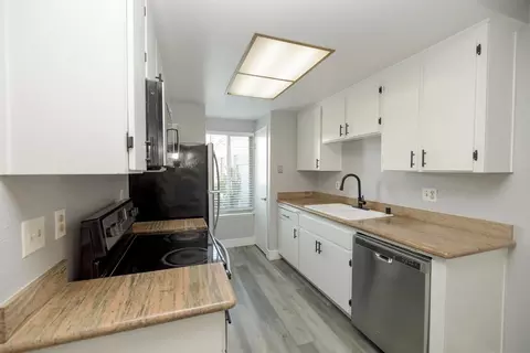 Kitchen - 1313 Floyd Ave #122, Modesto, CA 95355 photo 3 of 4