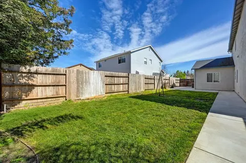Exterior - 1619 7th St, Hughson, CA 95326 photo 8 of 11