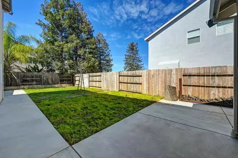 Exterior - 1619 7th St, Hughson, CA 95326 photo 6 of 11