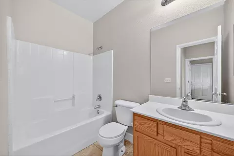 Bath - 1619 7th St, Hughson, CA 95326 photo 5 of 5
