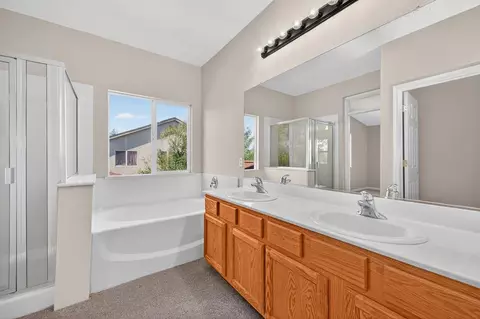 Bath - 1619 7th St, Hughson, CA 95326 photo 1 of 5