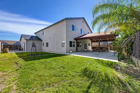 Exterior - 1619 7th St, Hughson, CA 95326 photo 3 of 11