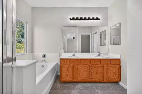 Bath - 1619 7th St, Hughson, CA 95326 photo 2 of 5