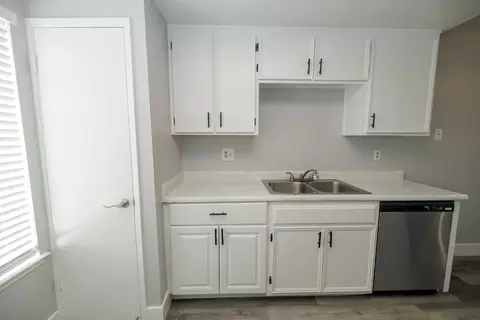 Kitchen - 1313 Floyd Ave #176, Modesto, CA 95355 photo 4 of 5