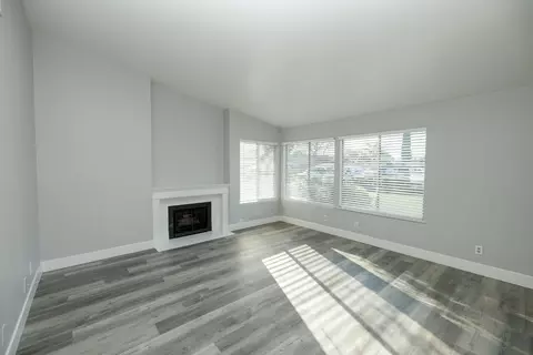 Living - 1313 Floyd Ave #176, Modesto, CA 95355 photo 3 of 8