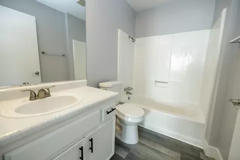 Bath - 1313 Floyd Ave #176, Modesto, CA 95355 photo 1 of 2