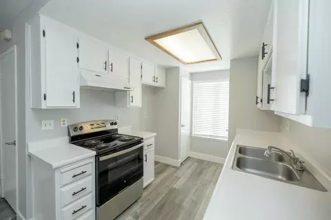 Kitchen - 1313 Floyd Ave #176, Modesto, CA 95355 photo 1 of 5