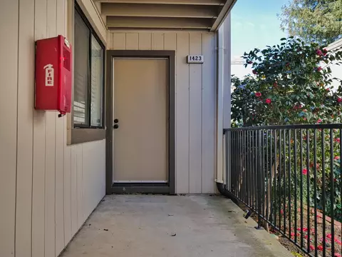 1423 Hull Ln, Martinez, CA 94553 photo 4