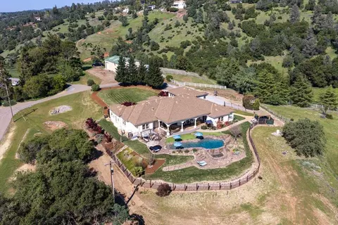 2480 Country Ln, Auburn, CA 95603