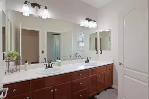 Bath - 2256 Heavenly Way, Lodi, CA 95242 photo 5 of 6