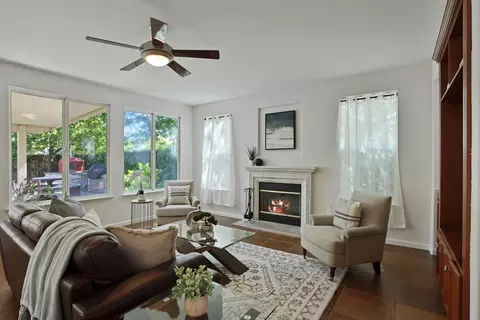 Living - 2256 Heavenly Way, Lodi, CA 95242 photo 2 of 5