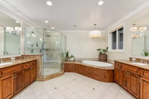 Bath - 1620 Gary Way, Carmichael, CA 95608 photo 3 of 6