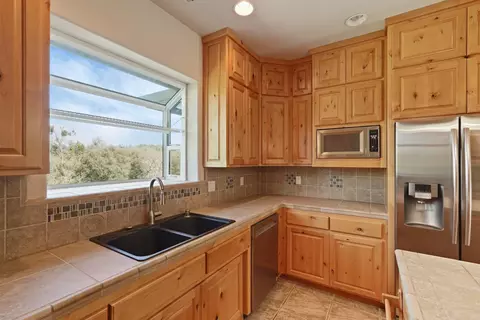 Kitchen - 1234 Jackson Gate Rd, Jackson, CA 95642 photo 3 of 5