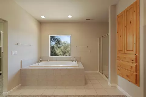 Bath - 1234 Jackson Gate Rd, Jackson, CA 95642 photo 4 of 5