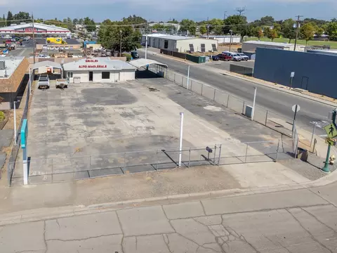 Exterior - 33 E Gridley Rd, Gridley, CA 95948 photo 2 of 12