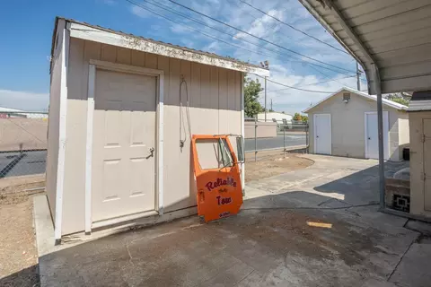 Exterior - 33 E Gridley Rd, Gridley, CA 95948 photo 10 of 12