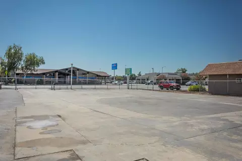 Exterior - 33 E Gridley Rd, Gridley, CA 95948 photo 9 of 12