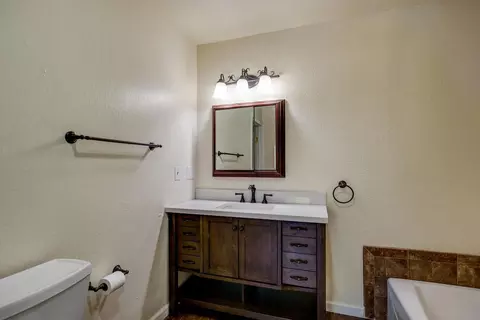 Bath - 20991 Jamestown Rd, Sonora, CA 95370 photo 2 of 4
