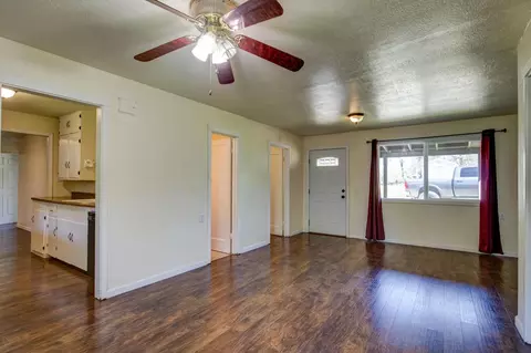 Living - 20991 Jamestown Rd, Sonora, CA 95370 photo 6 of 9