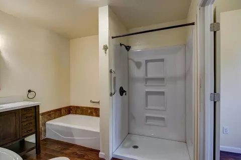 Bath - 20991 Jamestown Rd, Sonora, CA 95370 photo 1 of 4