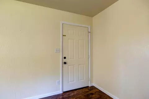 Entry Way - 20991 Jamestown Rd, Sonora, CA 95370 photo 1 of 2