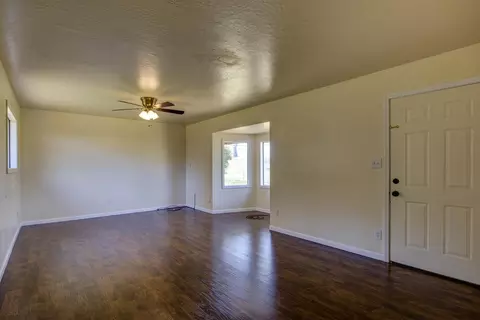 Living - 20991 Jamestown Rd, Sonora, CA 95370 photo 2 of 9