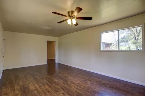 Living - 20991 Jamestown Rd, Sonora, CA 95370 photo 3 of 9