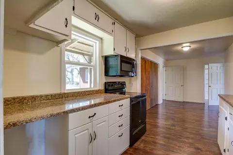 Kitchen - 20991 Jamestown Rd, Sonora, CA 95370 photo 3 of 3