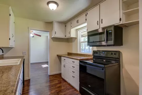 Kitchen - 20991 Jamestown Rd, Sonora, CA 95370 photo 1 of 3