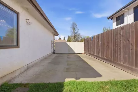 Exterior - 2315 W Vine St, Lodi, CA 95242 photo 4 of 6