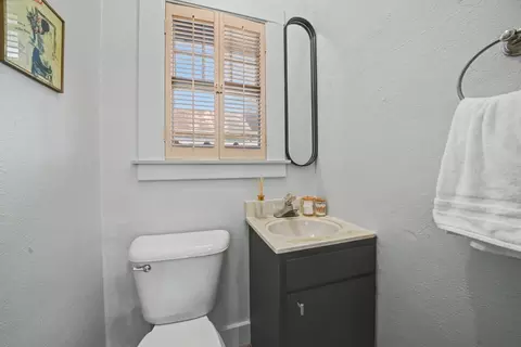 Bath - 85 Broad St, Sutter Creek, CA 95685 photo 1 of 4