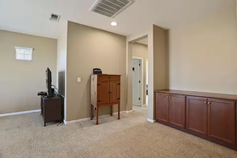 Entry Way - 1047 Lindo Ct, Manteca, CA 95337 photo 5 of 6