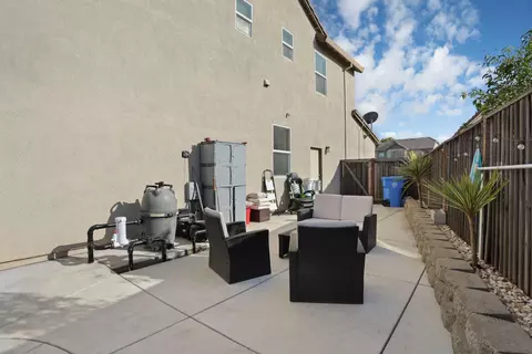 Exterior - 1047 Lindo Ct, Manteca, CA 95337 photo 14 of 17
