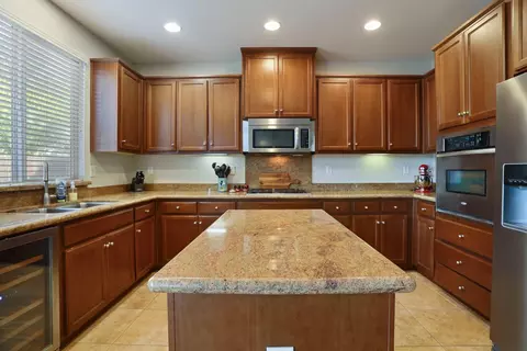 Kitchen - 1047 Lindo Ct, Manteca, CA 95337 photo 5 of 5