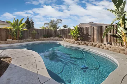 Exterior - 1047 Lindo Ct, Manteca, CA 95337 photo 11 of 17
