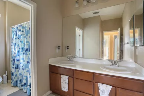 Bath - 1047 Lindo Ct, Manteca, CA 95337 photo 2 of 8
