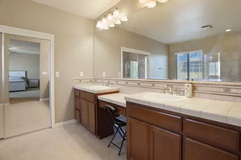 Bath - 1047 Lindo Ct, Manteca, CA 95337 photo 5 of 8