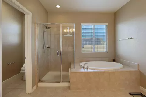 Bath - 1047 Lindo Ct, Manteca, CA 95337 photo 7 of 8