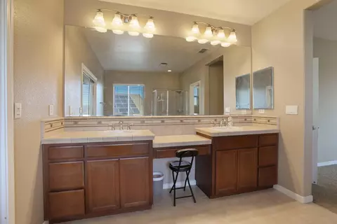 Bath - 1047 Lindo Ct, Manteca, CA 95337 photo 8 of 8