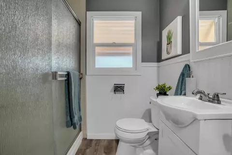 Bath - 628 E North St, Manteca, CA 95336 photo 1 of 2