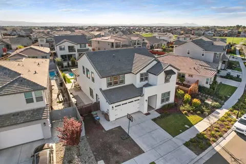 View/Area - 3242 Shrute Dr, Lathrop, CA 95330 photo 1 of 19