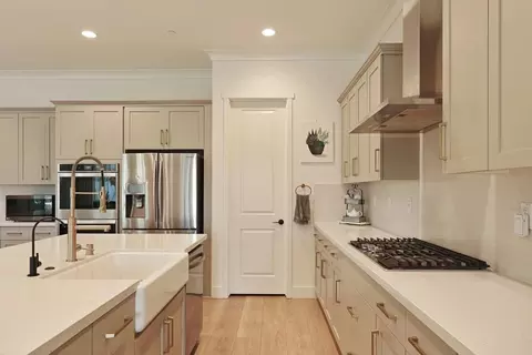 Kitchen - 3242 Shrute Dr, Lathrop, CA 95330 photo 3 of 6