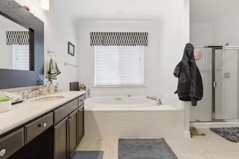 Bath - 848 W Santos Ave, Ripon, CA 95366 photo 2 of 5