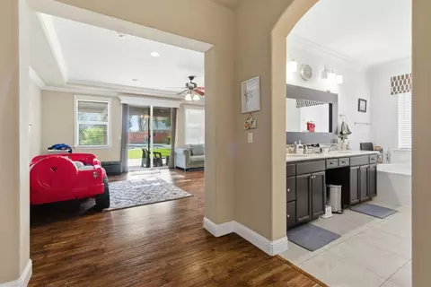 Entry Way - 848 W Santos Ave, Ripon, CA 95366 photo 5 of 7