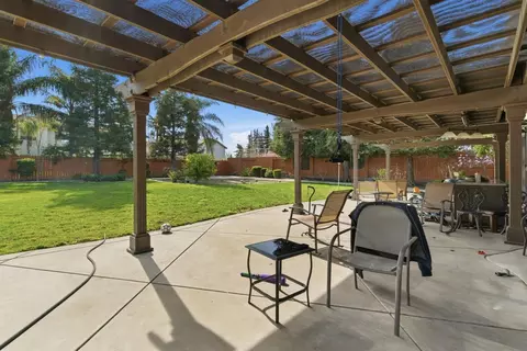 Exterior - 848 W Santos Ave, Ripon, CA 95366 photo 4 of 9